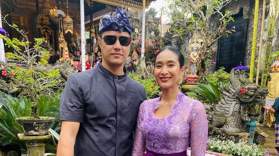 Happy Salma dan Suami [Instagram]