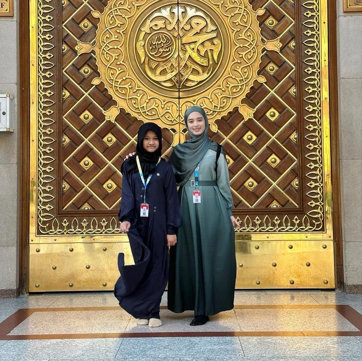 Inara Rusli Umrah Ajak Anak-Anak [Instagram]