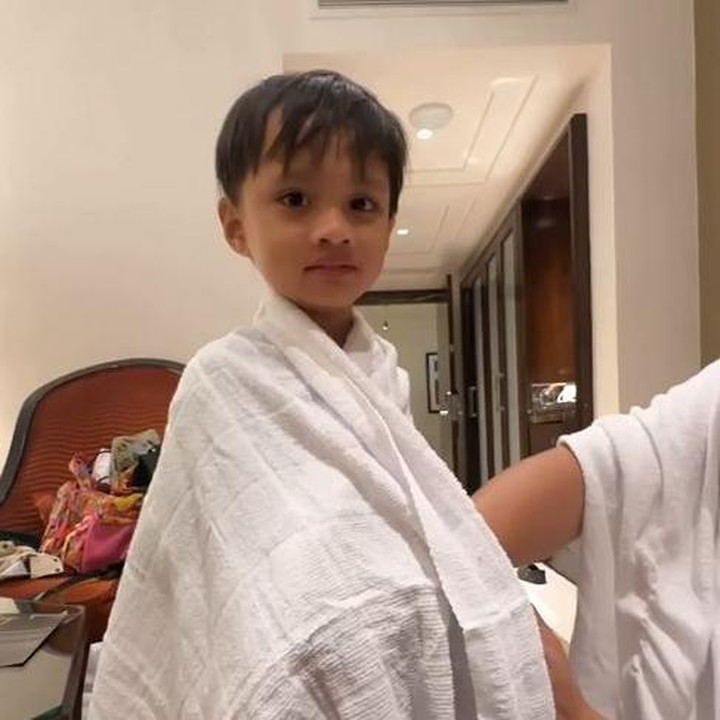 Inara Rusli Umrah Ajak Anak-Anak [Instagram]