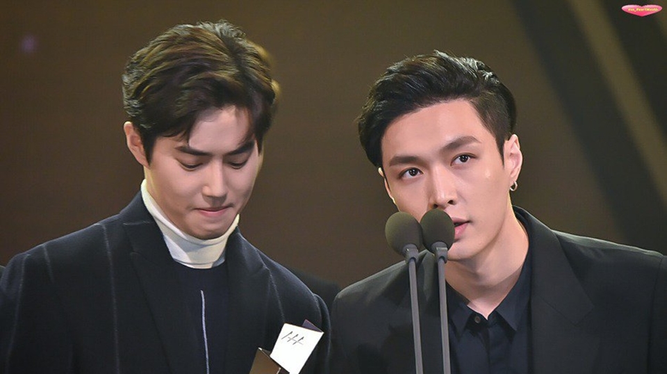 Suho dan Lay EXO [x.com]