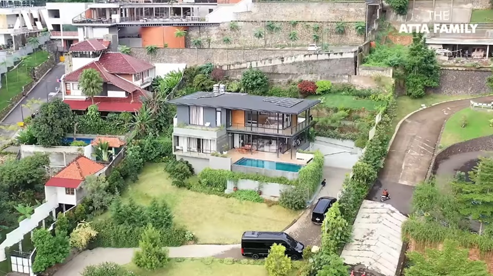 Atta Halilintar Sewa Vila Mewah di Bandung Untuk Hadiri Kondangan [YouTube]
