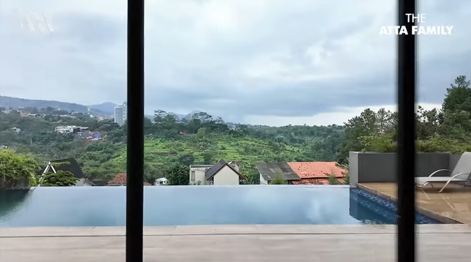 Atta Halilintar Sewa Vila Mewah di Bandung Untuk Hadiri Kondangan [YouTube]