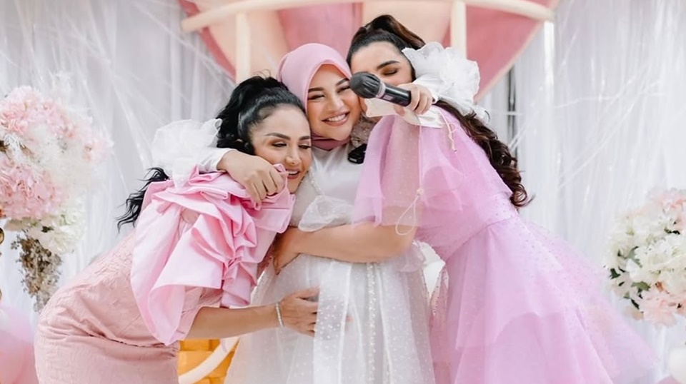 Artis Rayakan Hari Ibu - Aurel Hermansyah [Instagram]