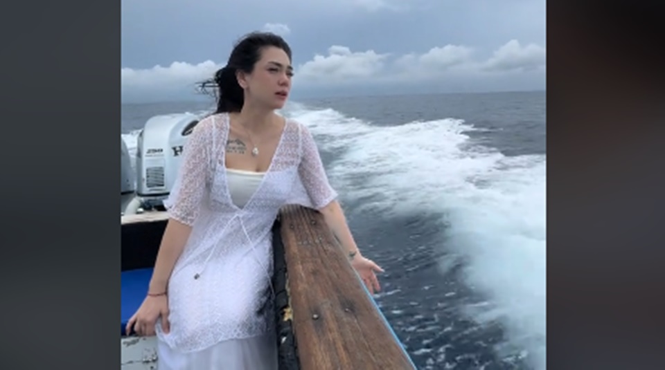 Celine Evangelista Nangis Sendirian di Tengah Laut [TikTok]