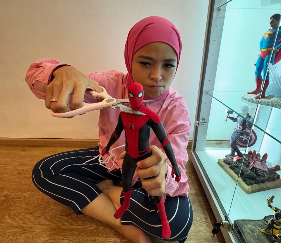 Tantri Kotak Ancam Rusak Koleksi Action Figur Suami Yang Harganya Jutaan Rupiah [Instagram]