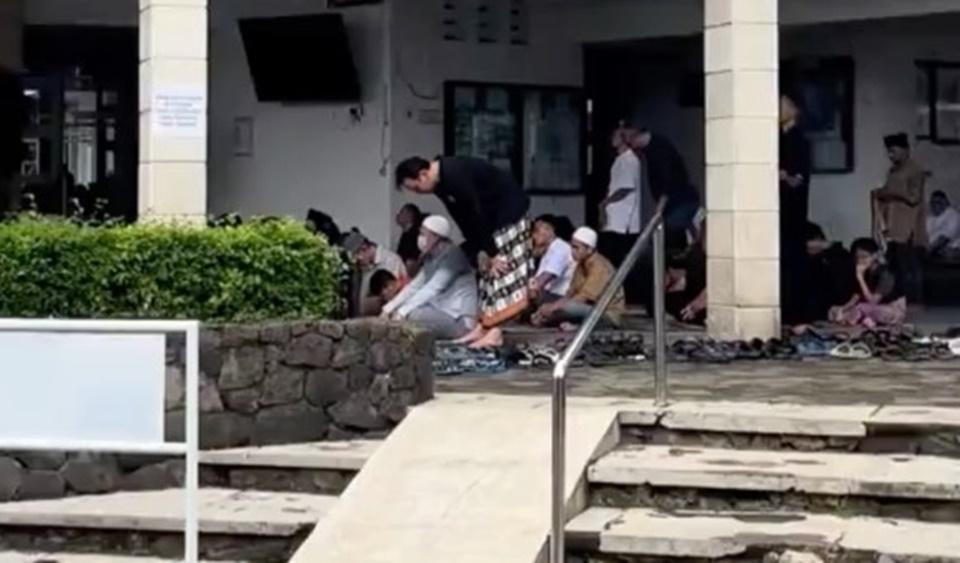 Vincent Rompies Keciduk Salat Banjir Dukungan [Instagram]