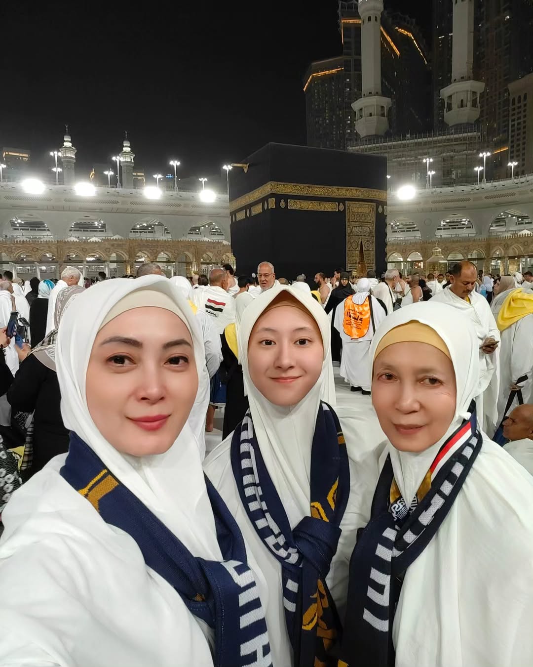 Della Puspita dan keluarga