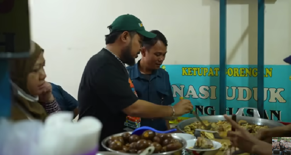 Rigen Rakelna di Ketupat Gorengan Bang Hasan