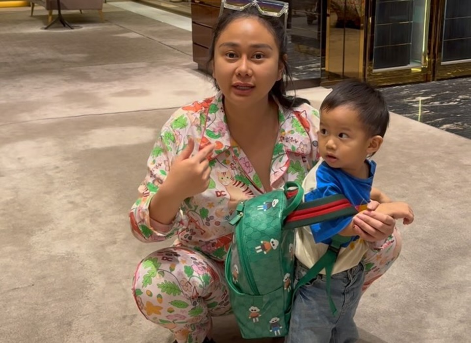 Denise Chariesta Beli Tas Gucci Rp24,8 Juta Buat Anak Sekolah [Instagram]