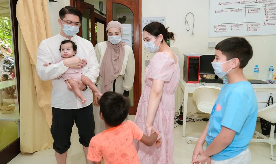 Irwansyah dan Zaskia Sungkar Sempat Kunjungi Panti Asuhan [Instagram]
