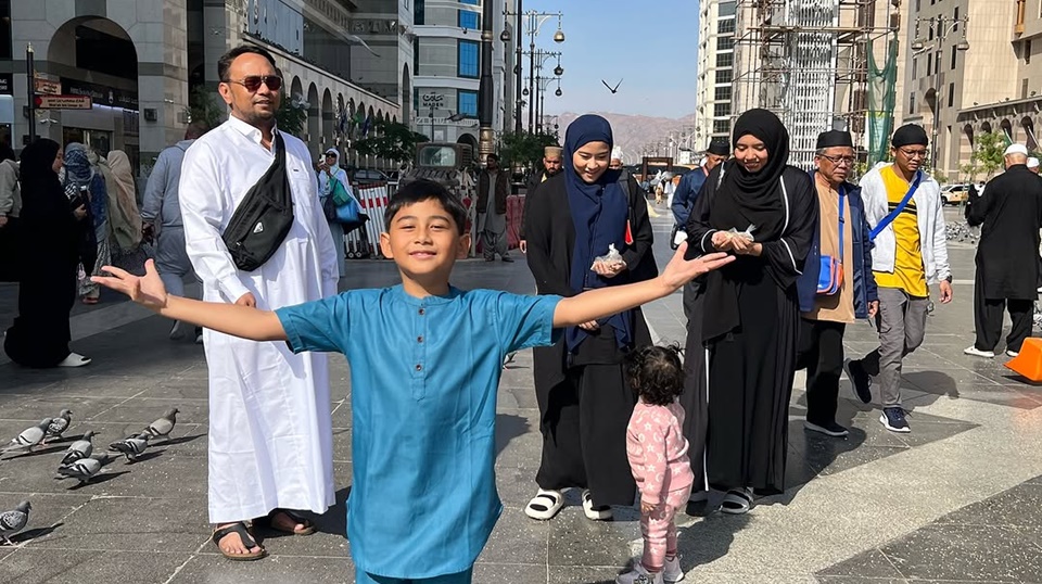 Meisya Siregar dan Keluarga Betah di Madinah [Instagram]