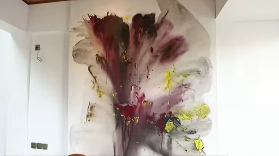 Olivia Zalianty Tunjukkan Koleksi Karya Seni di Rumah Mewahnya [YouTube]