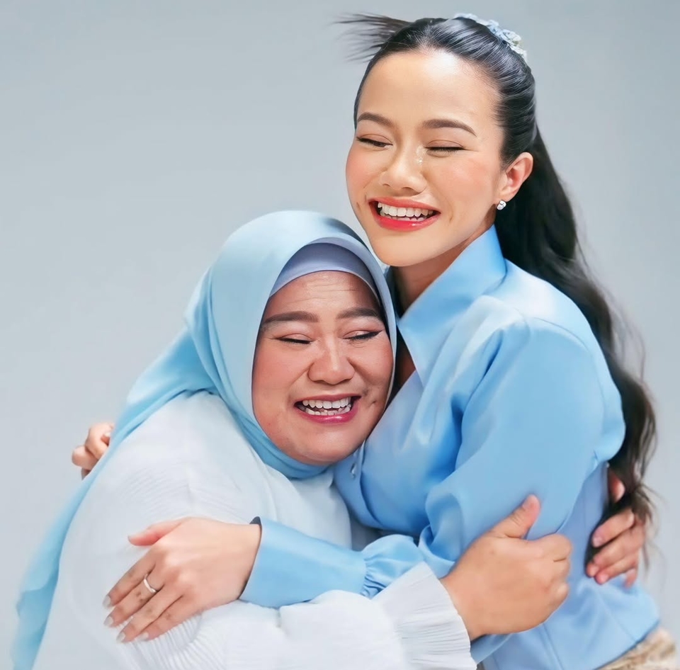 Yura Yunita dan Ibu