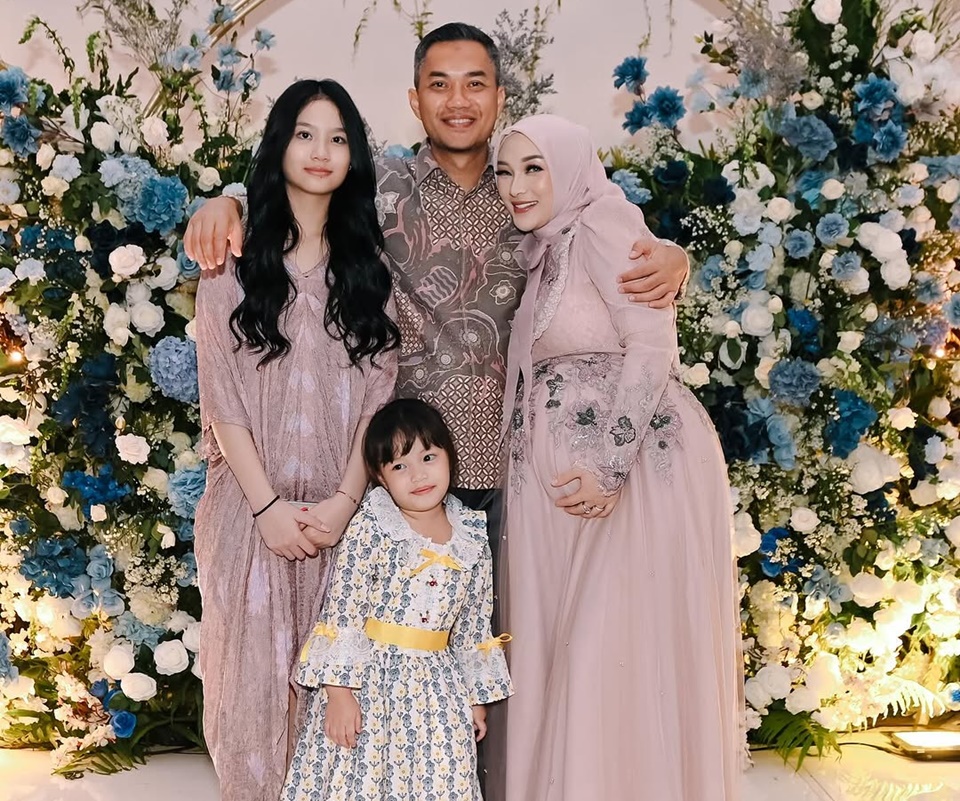 Zaskia Gotik Gelar Acara 7 Bulanan Calon Anak Ketiga [Instagram]
