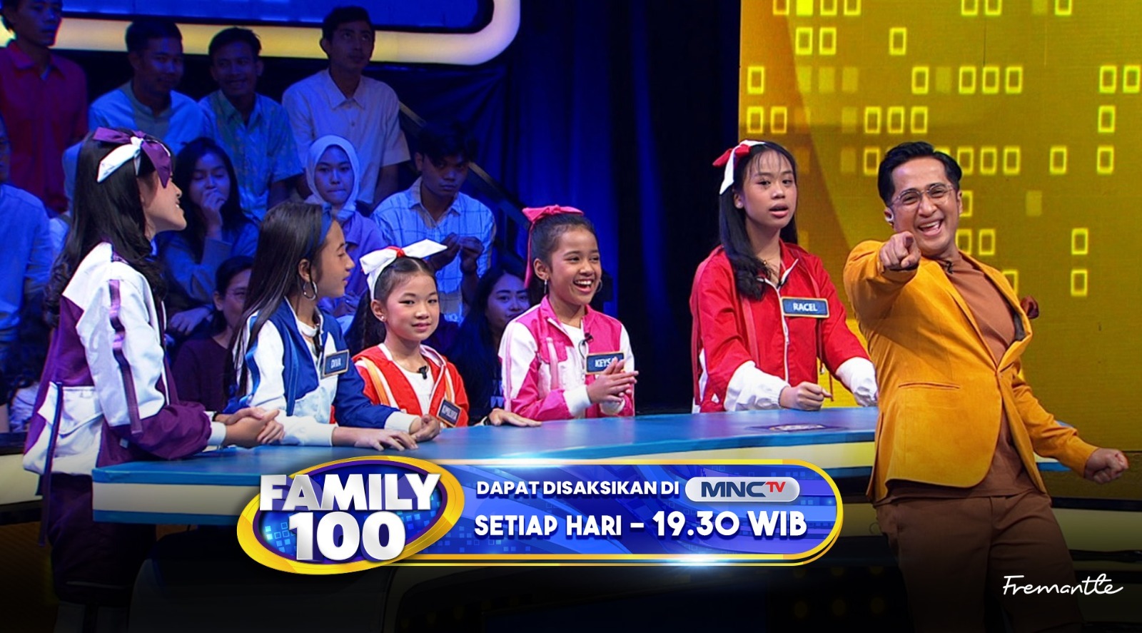 Family 100 selalu dinantikan keseruan dan jawaban-jawaban tak terduga dari peserta di setiap episodenya. (MNCTV)