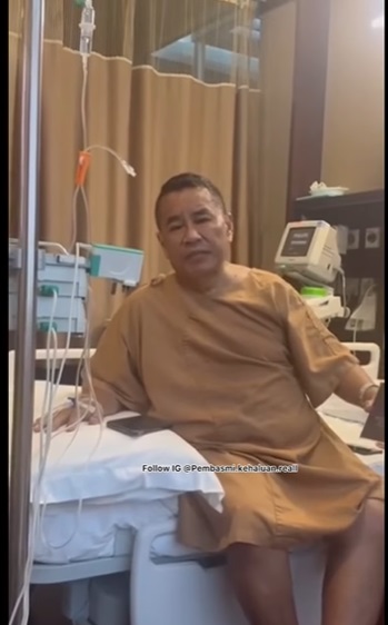 Hotman paris menjalani perawatan di RS Mount Elizabeth Singapura. [Instagram]