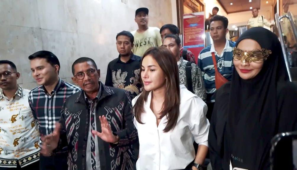 Nikita Mirzani diperiksa Polda Metro jaya bersama Doktif dan Dokter Oky Pratama, Kamis (6/2/2025)