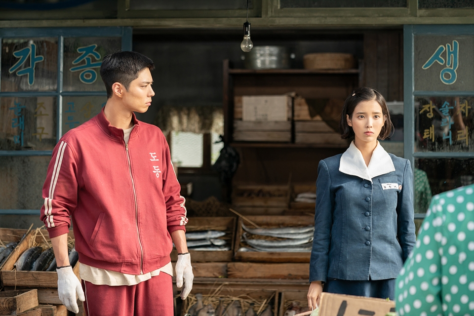 Park Bo Gum dan IU dalam Drama 'When Life Gives You Tangerine' [Netflix]