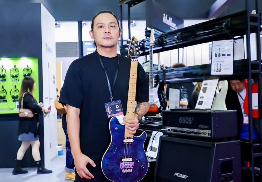 Gitaris grup band Andra & The Backbone Stevie Item. [Instagram]