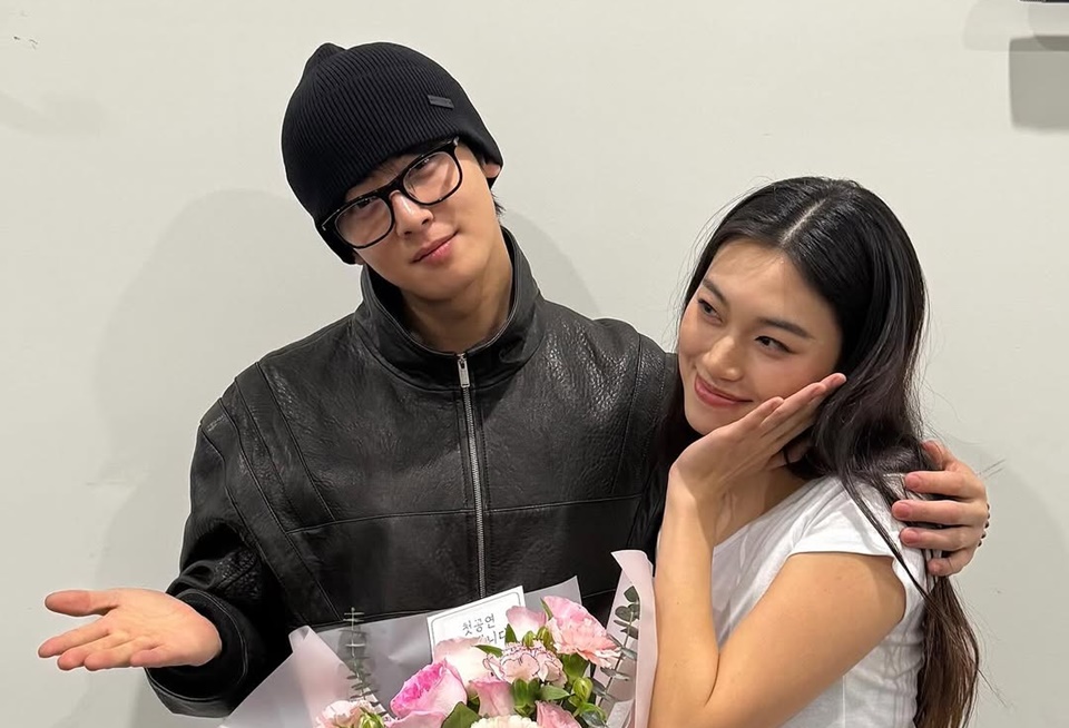 Cha Eun Woo Pamer Foto Bareng Kim Doyeon Jadi Sorotan [Instagram]