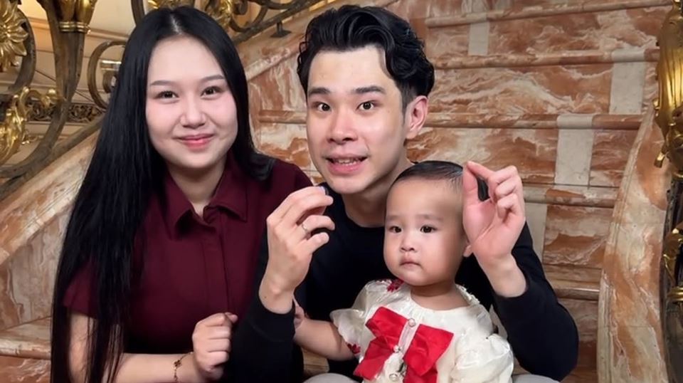 Jess No Limit dan Sisca Kohl bersama putri mereka, Sophia [instagram]