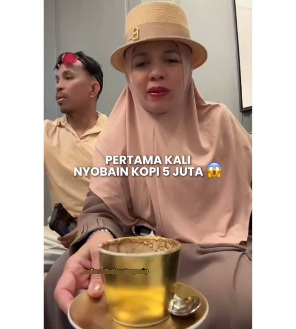 Geni Faruk Minum Kopi Bertabur Emas 24 Karat [Instagram]