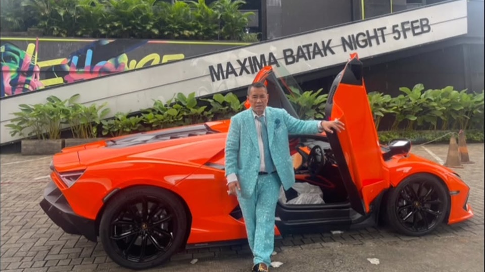 Hotman Paris Pamer Koleksi Mobil Mewah [Instagram]