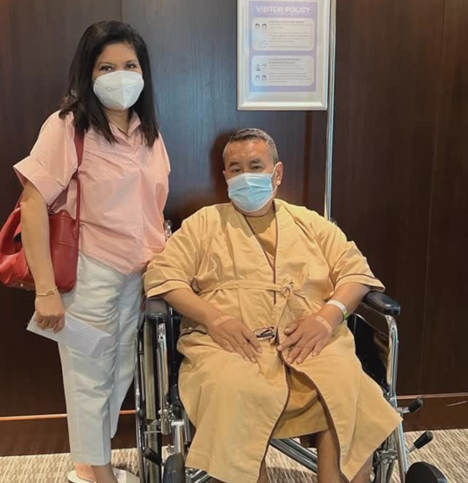 Hotman Paris Jalani Pengobatan di Singapura [Instagram]