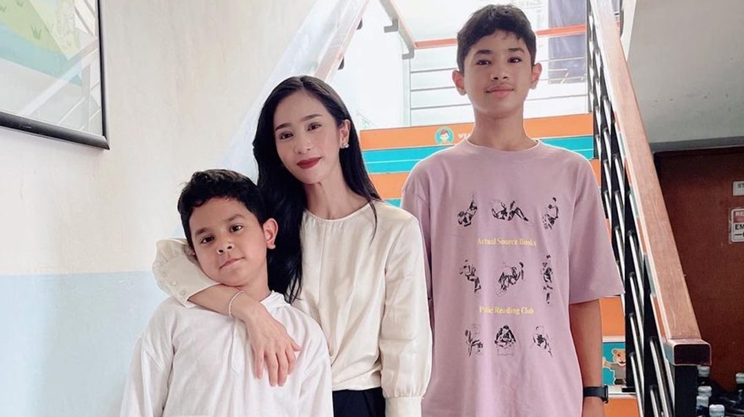 Bunga Zainal dan Keluarga Instagram