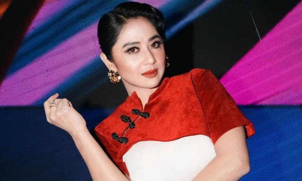 Dewi Perssik Pasrah Dibilang Keriput [Instagram]