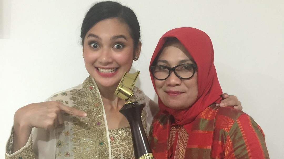 Indah Permatasari bareng Ibu Nursyah Instagram