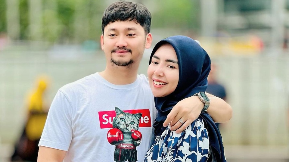 Angga Wijaya dan Istri Instagram