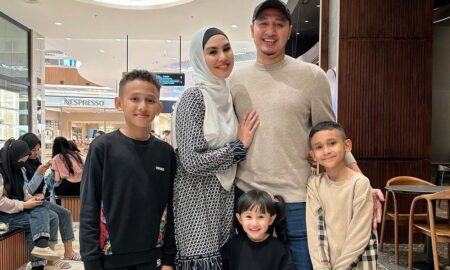 Kartika Putri bersama suami dan anak-anak [Instagram]