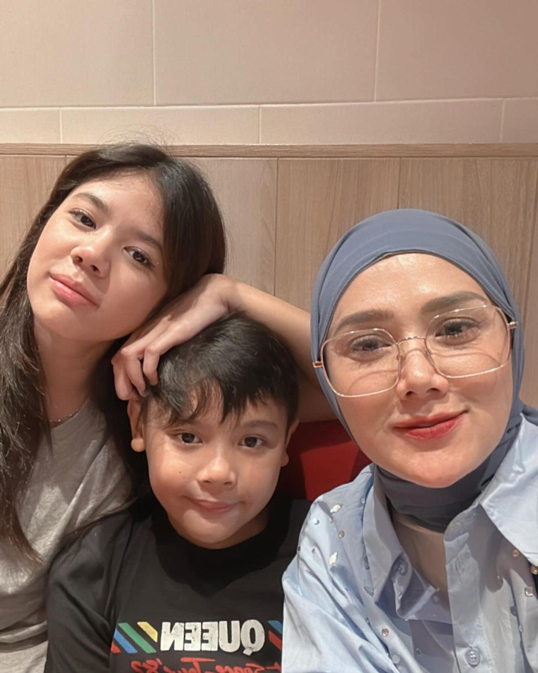 Mulan Jameela bersama dua anaknya Shafeea Ahmad dan Muhammad Ali Instagram