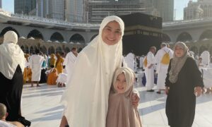 Pengalaman Spiritual Acha Septriasa saat Umrah [Instagram]