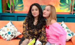 Dewi Perssik dan Indah Sari [YouTube]