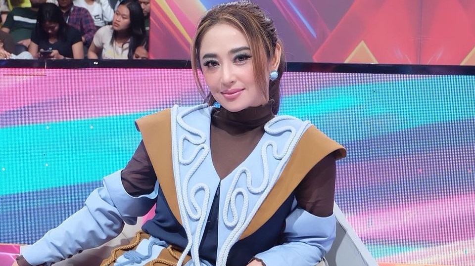 Dewi Perssik Tak Gubris Indah Sari [Instagram]