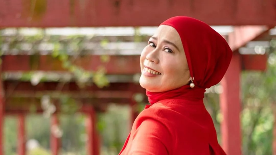 Dewi Yull Suvenir Pangeran Abdul Mateen Instagram