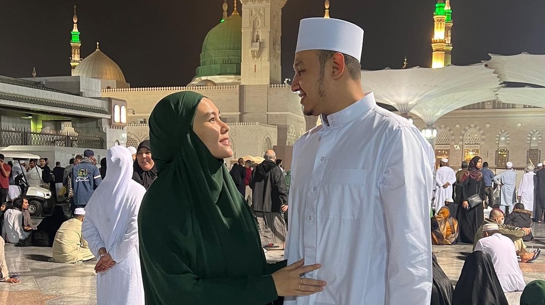 Kartika Putri dan Habib Usman bin Yahya Instagram
