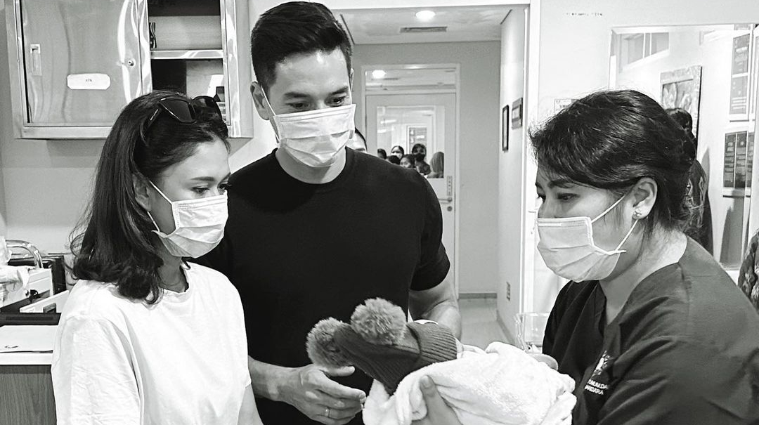 Nana Mirdad dan Andrew White Bertemu Baby Bella Instagram