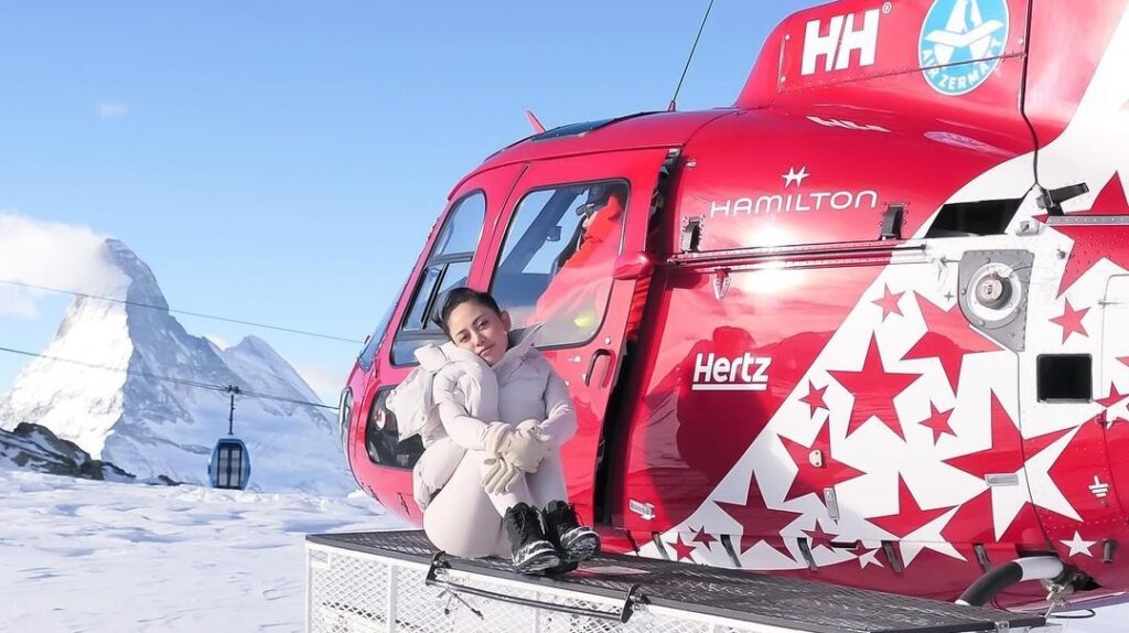 Rachel Vennya Naik Helikopter di Swiss Instagram