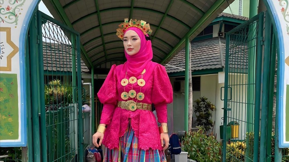 Zaskia Gotik Jualan Online Gegara Belum Dapat Izin Suami Buat Manggung Instagram