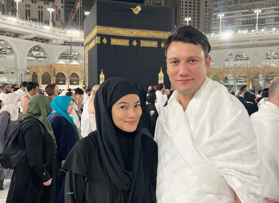 Titi Kamal dan Christian Sugiono umrah Instagram