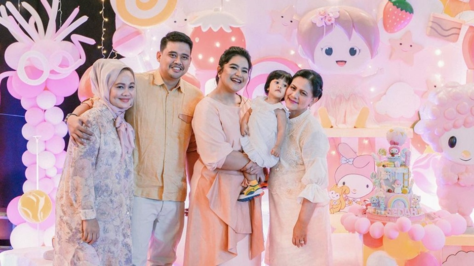 Kedekatan Bobby Nasution dan Ibu Mertua Instagram