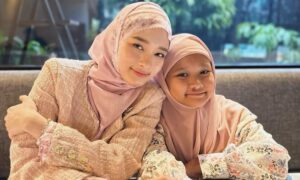 Inara Rulsi bareng Putri Sulungnya dengan Virgoun Starla