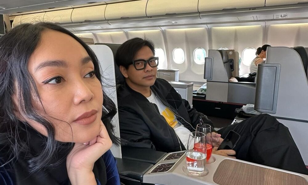 Armand Maulana dan Dewi Gita Mudik ke London demi Lebaran bareng Putrinya -  Indopop.id