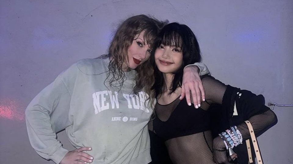 Lisa BLACKPINK dan Taylor Swift Foto Bareng Netizen Dua Ratu Bersatu