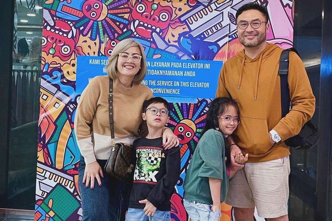 Cynthia Lamusu bersama suami dan anak anak Instagram