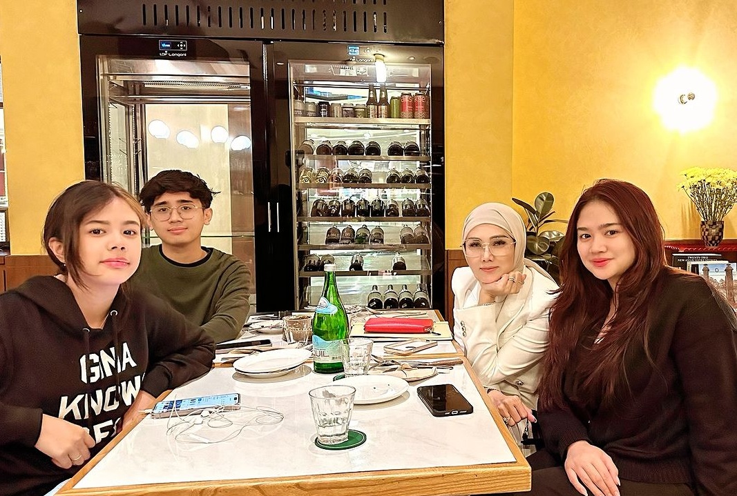 Mulan Jameela bersama Safeea Ahmad dan anak anak yang lain Instagram