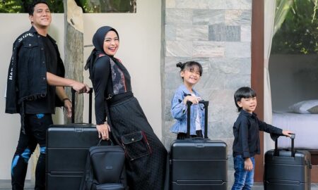 Tantri Kotak bersama suami dan anak-anak [Instagram]